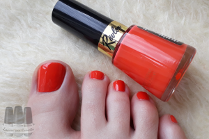 Pés com a cor de 2019 – Siren Revlon
